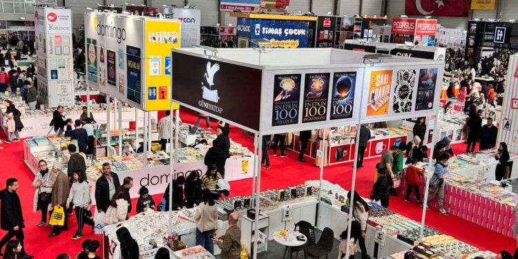 Çukurova Kitap Fuarı Kapılarını Açtı