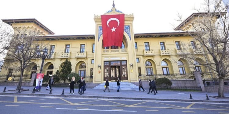 Ankara Palas Müzesi Ziyaretçilerini Bekliyor