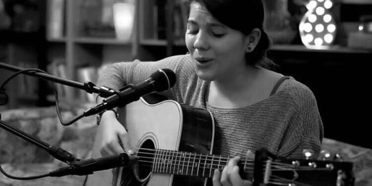 Deniz Tekin: “Sahnelere Geri Dönmeyi Düşünmüyorum”