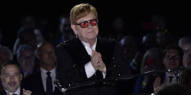 Elton John’un Eşyaları Açık Artırmaya Çıkıyor