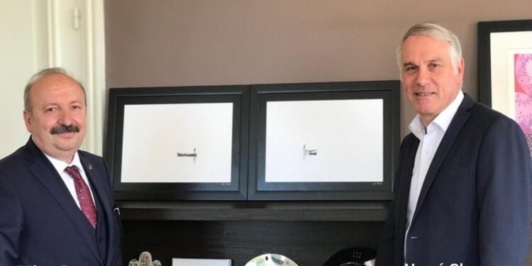 Fransa’da Atatürk Büstü Paris’e Geliyor