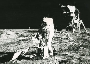 Neil Armstrong ve Ay’da Fotoğraf Eksikliği