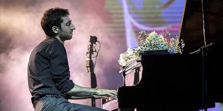 Rus Piyanist Evgeny Grinko’dan, “Uzun İnce Bir Yoldayım” Yorumu