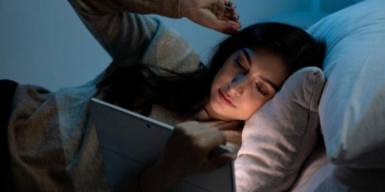 Akıllı Telefonların Mavi Işığı ve Uyku Üzerindeki Etkisi: Uzman Görüşleri ve Araştırma Sonuçları