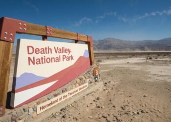 ABD’deki Ölüm Vadisi Sıcak Hava Dalgasıyla Başa Çıkmaya Çalışıyor