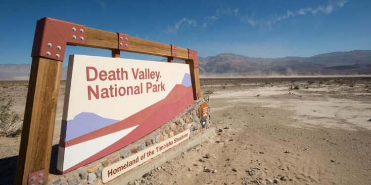 ABD’deki Ölüm Vadisi Sıcak Hava Dalgasıyla Başa Çıkmaya Çalışıyor