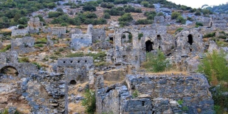 Anamur Antik Kentindeki Beton Yapının Sökülmesi