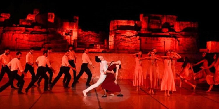 Ankara Devlet Opera ve Balesi Zorba’yı Efes Opera ve Bale Festivali’nde Sahneledi