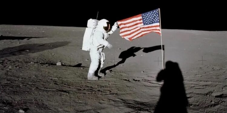 Ay’daki Bayrakların Gizemi ve Akıbetleri