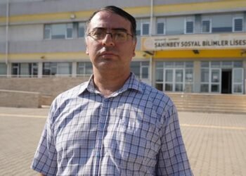 Dil Tutkusu ile 68 Dile Ulaşan Enis Tataroğlu