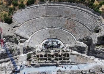 Efes Antik Kenti’nde Koressos Kapısı Gün Yüzüne Çıkarılıyor