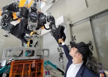 JR West, Devasa Robotlarla Demiryolu Bakımına Başlıyor