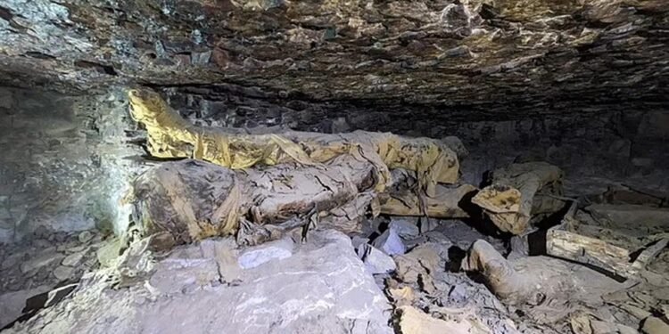 Mısır’da Devasa Mezar Alanı Keşfi