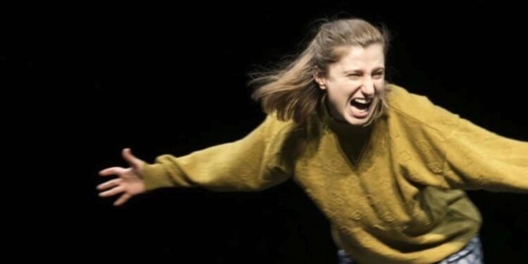 Sevgili Arsız Ölüm-Dirmit: Büyülü Gerçekçilik Sahnesinde