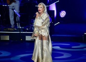 Ajda Pekkan Harbiye Konserinde Protokole Sert Tepki Gösterdi
