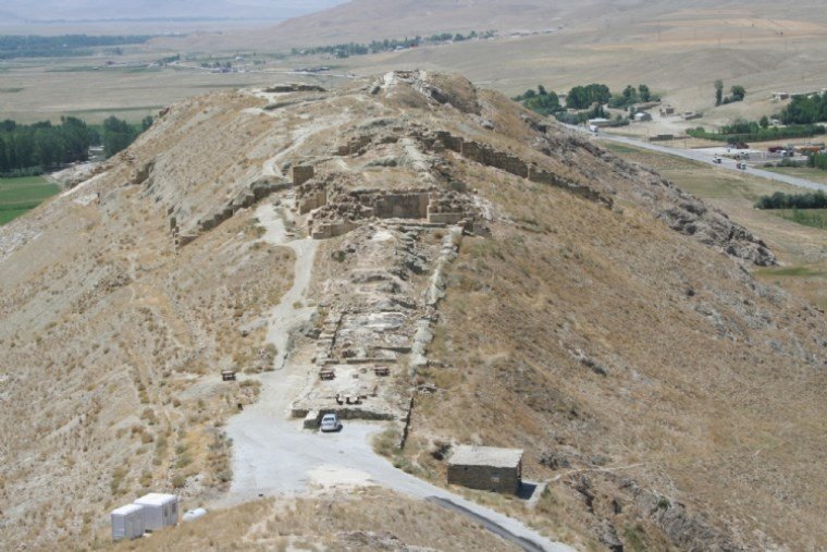 Çavuştepe Kalesi'nde Geçiş Koridoru Bulundu