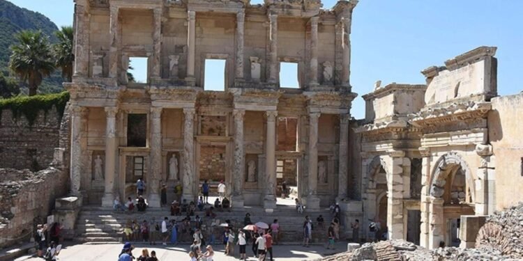 Efes Antik Kenti 2023’te 1,4 Milyon Ziyaretçi Ağırladı