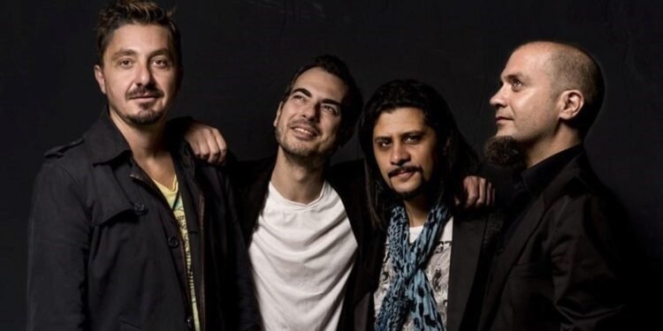 KüçükÇiftlik Park’ta mor ve ötesi Konseri