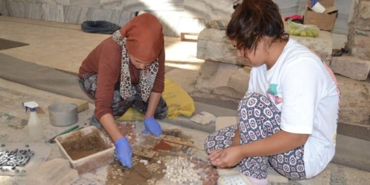 Manisa Salihli’de 2 Bin Yıllık Sinagog Mozaiklerinin Restorasyonu