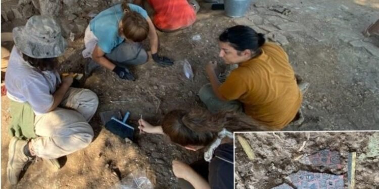 Andriake’de Bulunan Millefiori Cam Kaplamalar ve Önemi