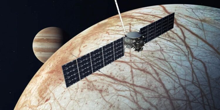 Europa Clipper Uzay Aracı Jüpiter’in Europa Uydusunu İncelemek Üzere Fırlatılmaya Hazırlanıyor