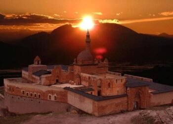 İshak Paşa Sarayı: Tarihin İhtişamı ve Ziyaretçi Akını