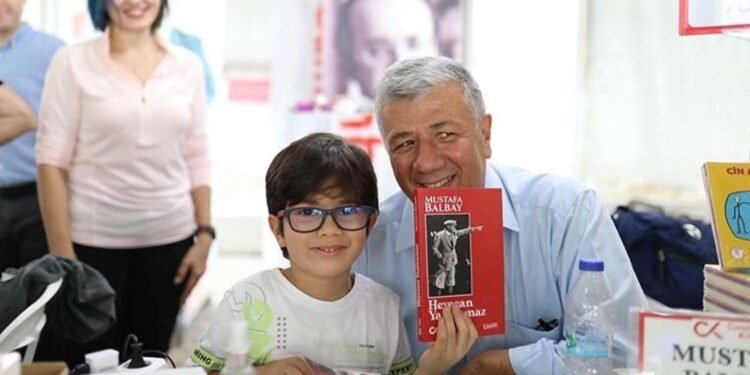 Kitap Fuarında Yazarlar ve Okurlar Buluştu