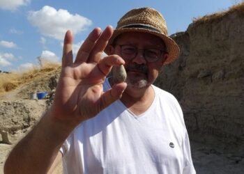 Maydos Antik Kenti’nde 3,400 Yıllık Kurşun Sapan Taşı Keşfi