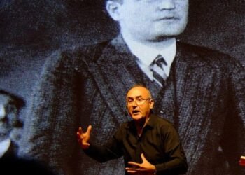 Nâzım Hikmet’in Hayatı ve Eserleri Üzerine Sunay Akın’ın Anlatımı