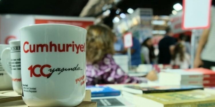 Antalya Kitap Fuarı 2023: ‘İnsan Olmak’ Temasıyla Kapılarını Açtı