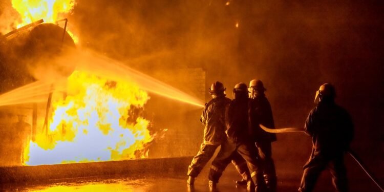 Los Angeles’ta Lityum İyon Pil Yangını: Limanlar ve Köprüler Kapatıldı