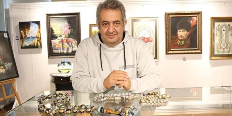 Minyatür Sanatında Yenilik: Arya Kamalı ve Mikro Sanatın Büyüsü