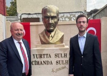 Paris’te Mustafa Kemal Atatürk’ün İlk Büstü Açıldı