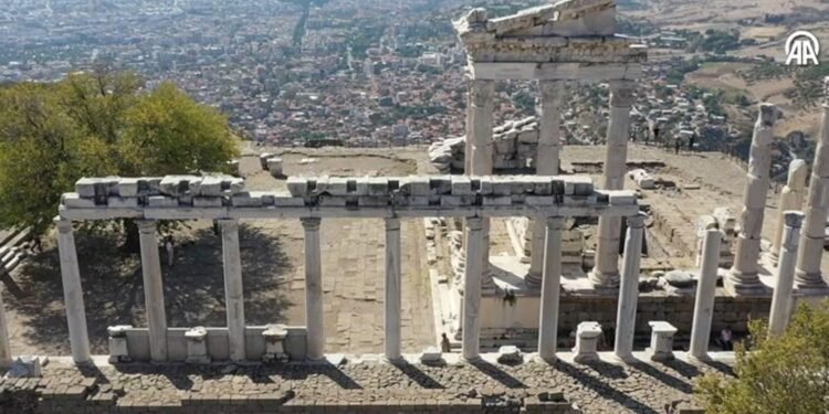 Pergamon Antik Kenti’nde Bulunan Tarih Öncesi Mermer İdol