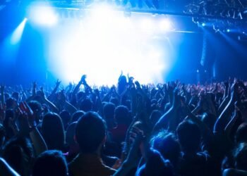 Gençler ve Yetişkinlerde İşitme Kaybı Riski: Güvenli Olmayan Dinleme Alışkanlıkları