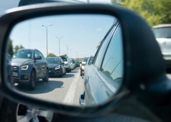 Yan Dikiz Aynalarının Gizemi ve Sürücü Güvenliği