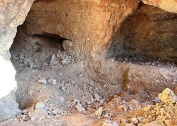 Arsuz’da Tarihi Kaya Mezarları Keşfedildi