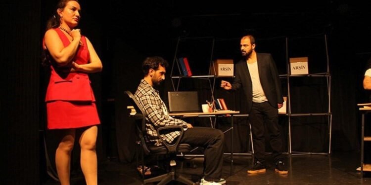 BoTiyatro’nun ‘Burada Kendime Yer Bulamadım’ Oyunu