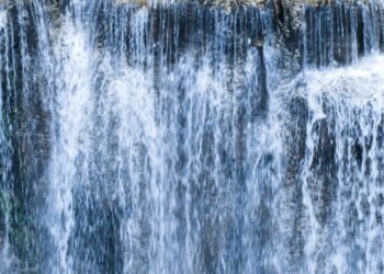 Dünyanın Gizli Doğa Harikası: Danimarka Boğazı Şelalesi