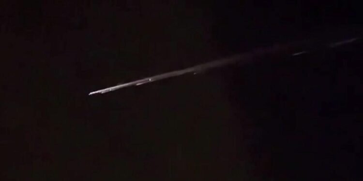 Güneydoğu ABD’de Gözlemlenen Ateş Topları ve Kontrolsüz Uydu Girişi