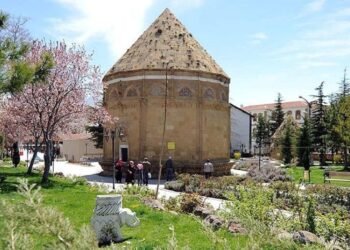 Hüdavent Hatun Türbesi: Anadolu’nun İlk Kadın Valisi