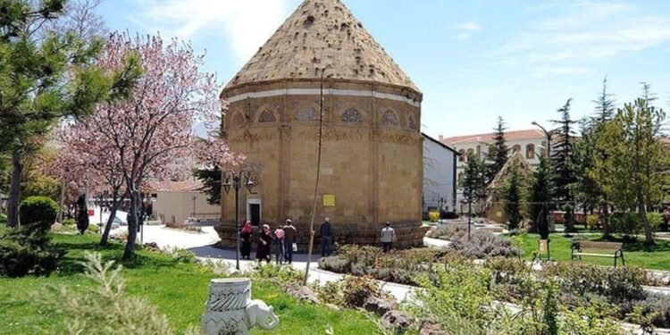 Hüdavent Hatun Türbesi: Anadolu’nun İlk Kadın Valisi
