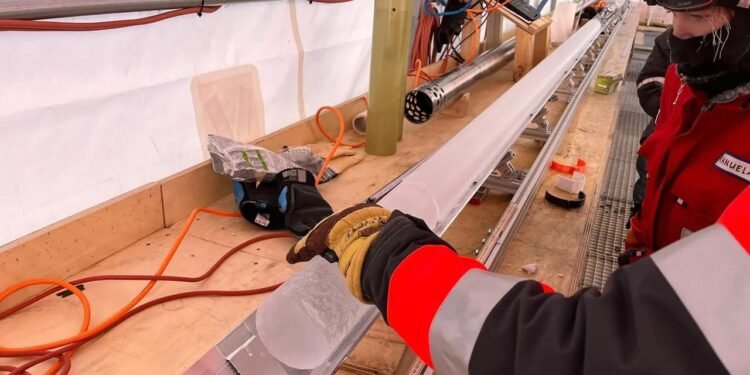 Antarktika’da En Eski Buz Çekirdeği Keşfi