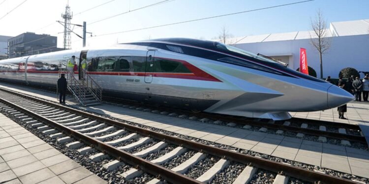 Çin’in Yeni Yüksek Hızlı Treni CR450 Tanıtıldı