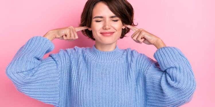 Kendi Sesimizi Dinlediğimizde Neden Farklı Hissediyoruz?