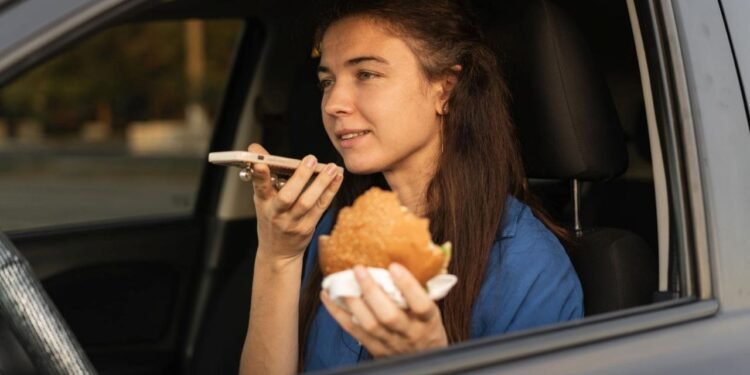 Otomobilde Yemek Yemenin Sağlık Üzerindeki Olumsuz Etkileri