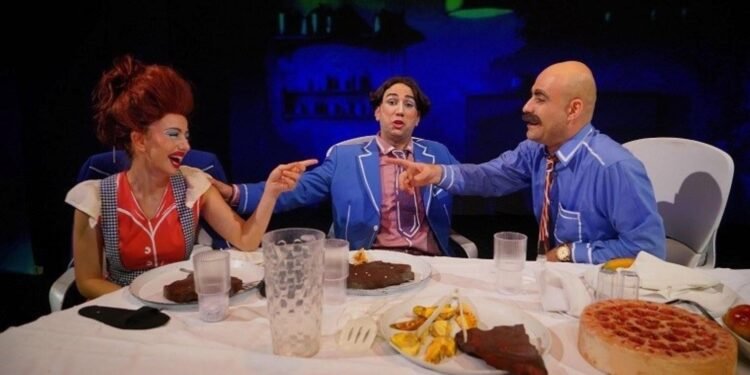 Trabzon Devlet Tiyatrosu’ndan ‘Dolu Düşün Boş Konuş’ Oyunu