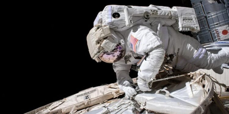 Uzayda Mikropların Davranışları ve Ekstremofillerin İncelenmesi