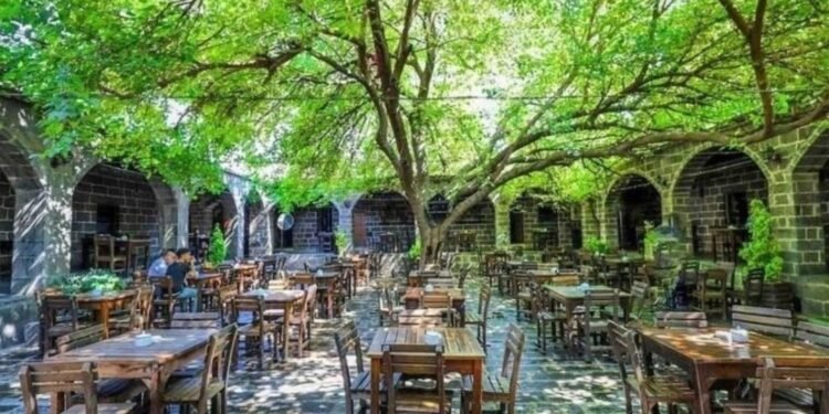 Adem Ulusoy ile Tarihi Hanların Yapay Zeka ile Canlandırılması