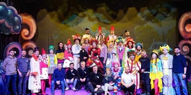 Alice Harikalar Diyarında: Büyülü Bir Prömiyer